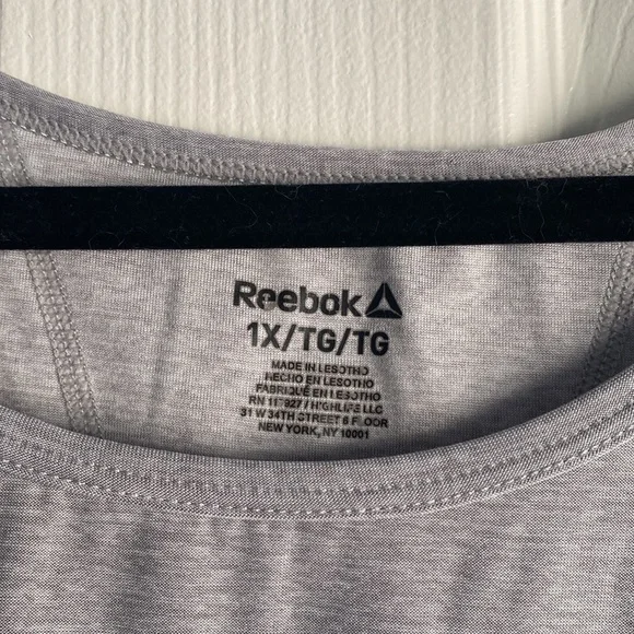 REEBOK athletic tee, wicking material light gray with detail on back size 1X - Picture 2 of 3
